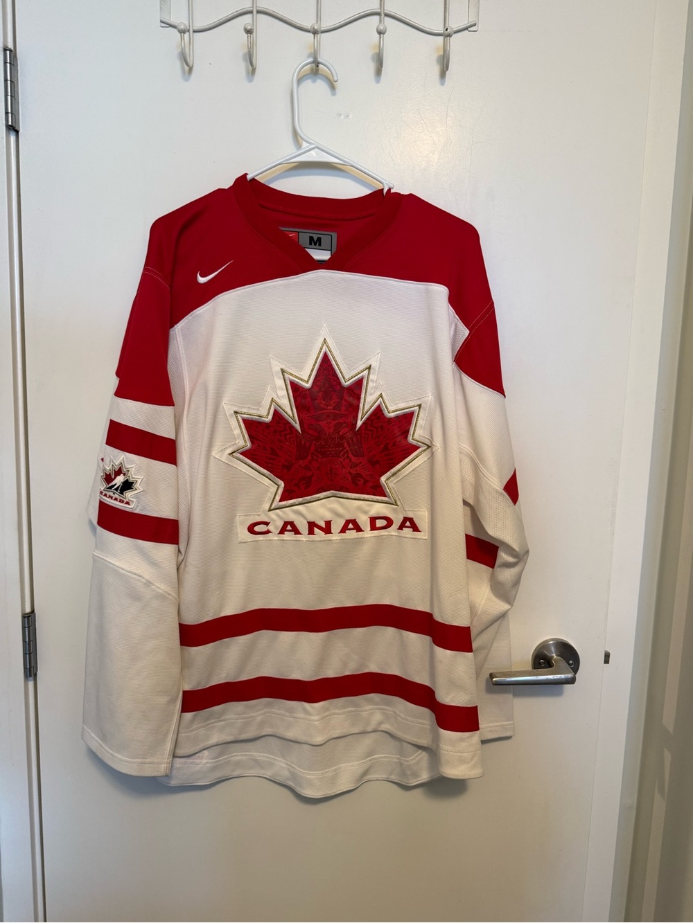 2010 winter Olympic Team Canada Hockey Jersey - Men's Medium